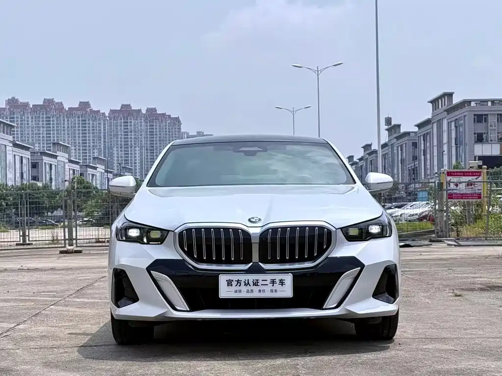 BMW 5 Series — миниатюра 2