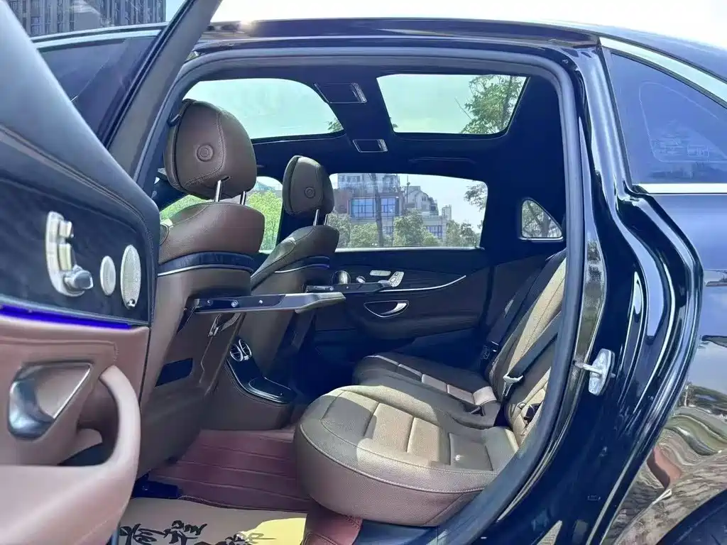 Mercedes-Benz E-Class — миниатюра 5