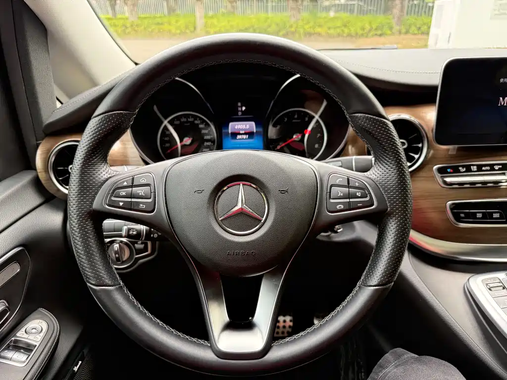 Mercedes-Benz V-Class — миниатюра 15