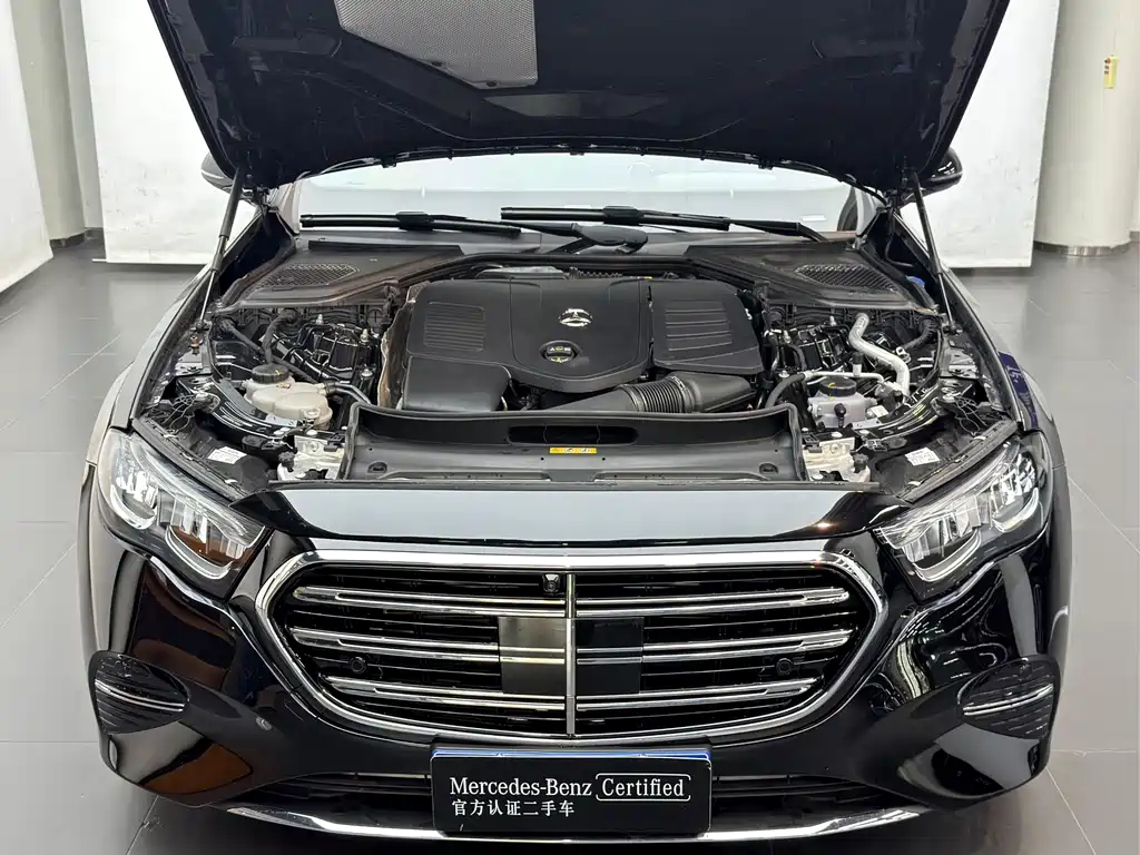 Mercedes-Benz E-Class — миниатюра 3