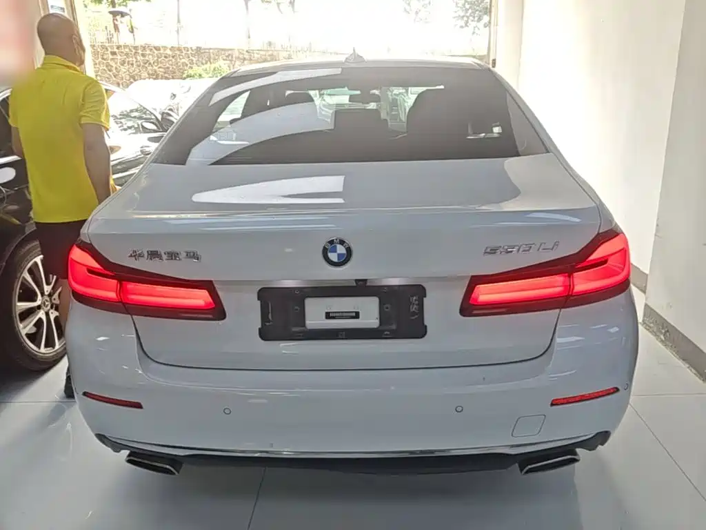 BMW 5 Series — миниатюра 6