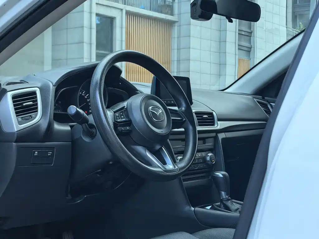 Mazda 3 Axela — миниатюра 11