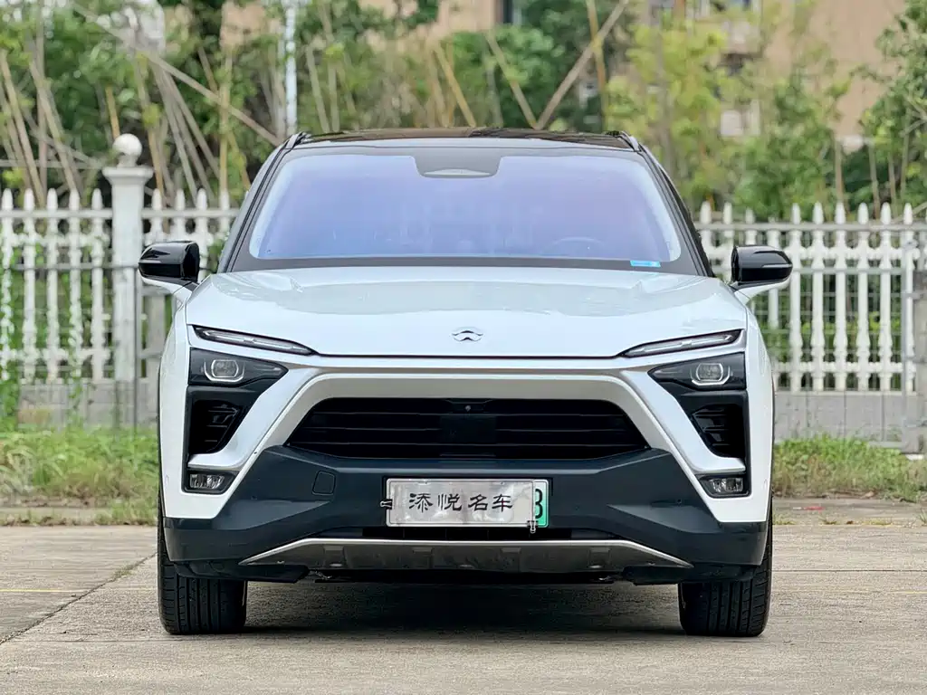 NIO ES8