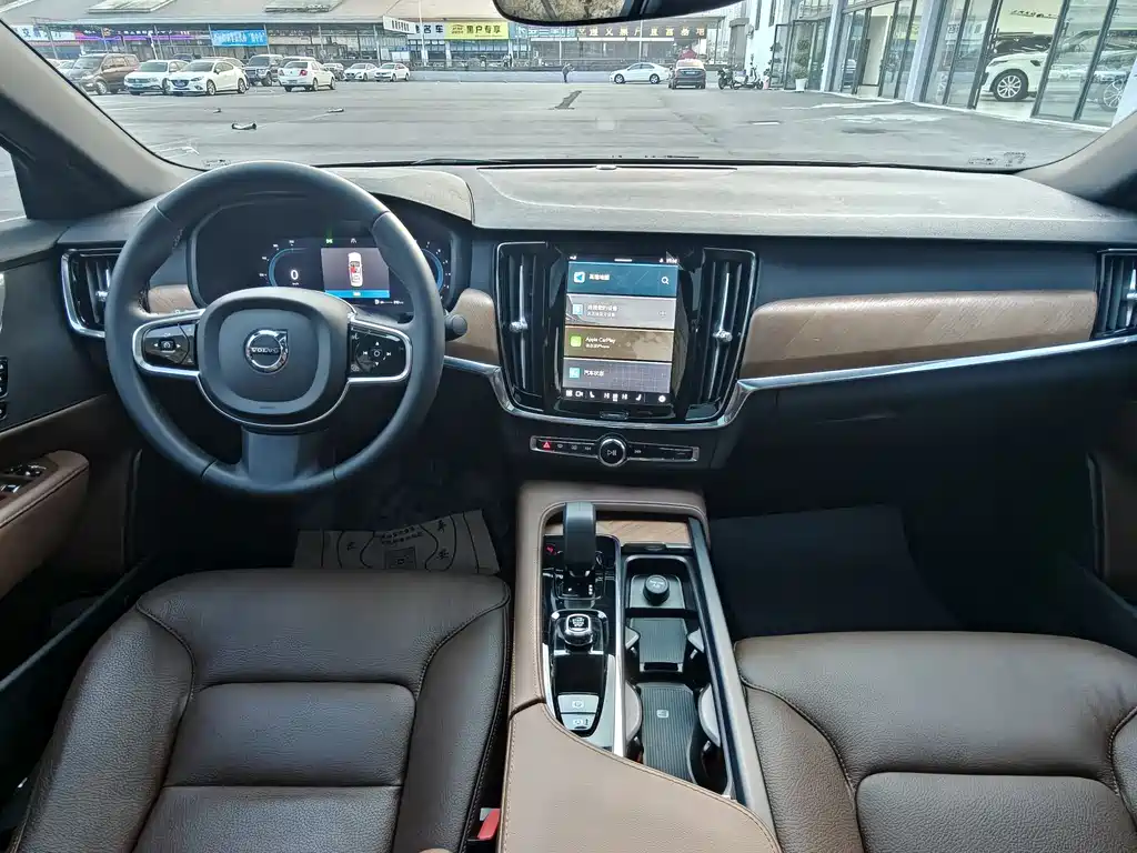 VOLVO S90