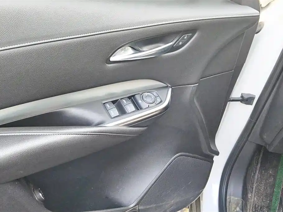 Cadillac XT4 2021 28T Lead