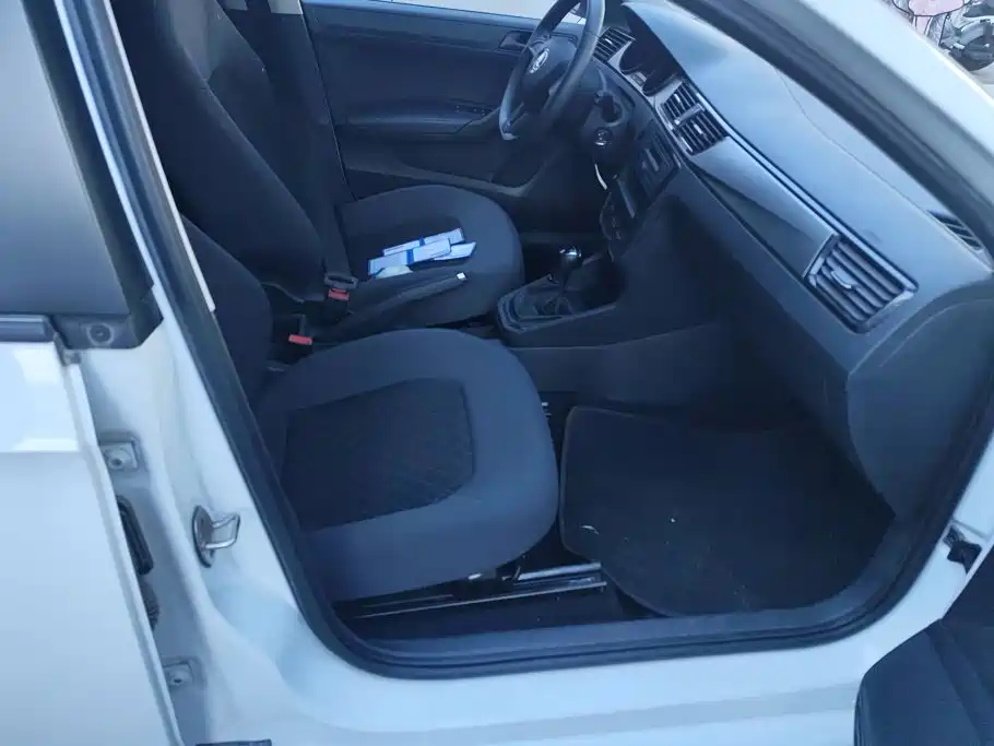 Skoda Rapid — миниатюра 8