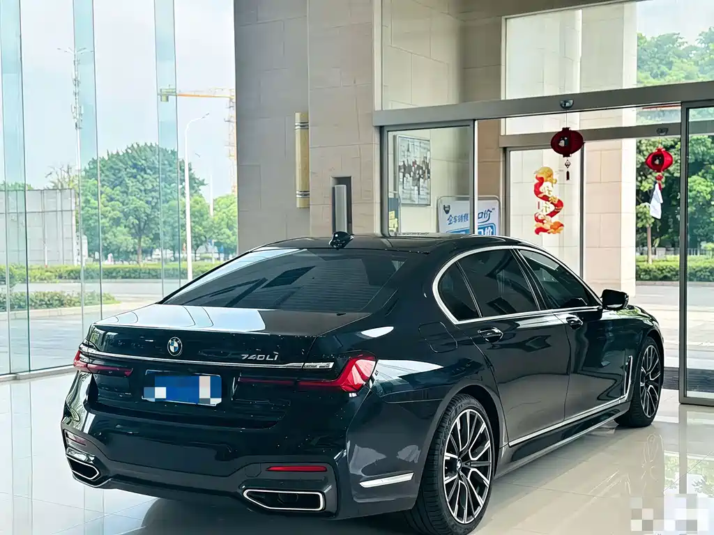 BMW 7 Series — миниатюра 7