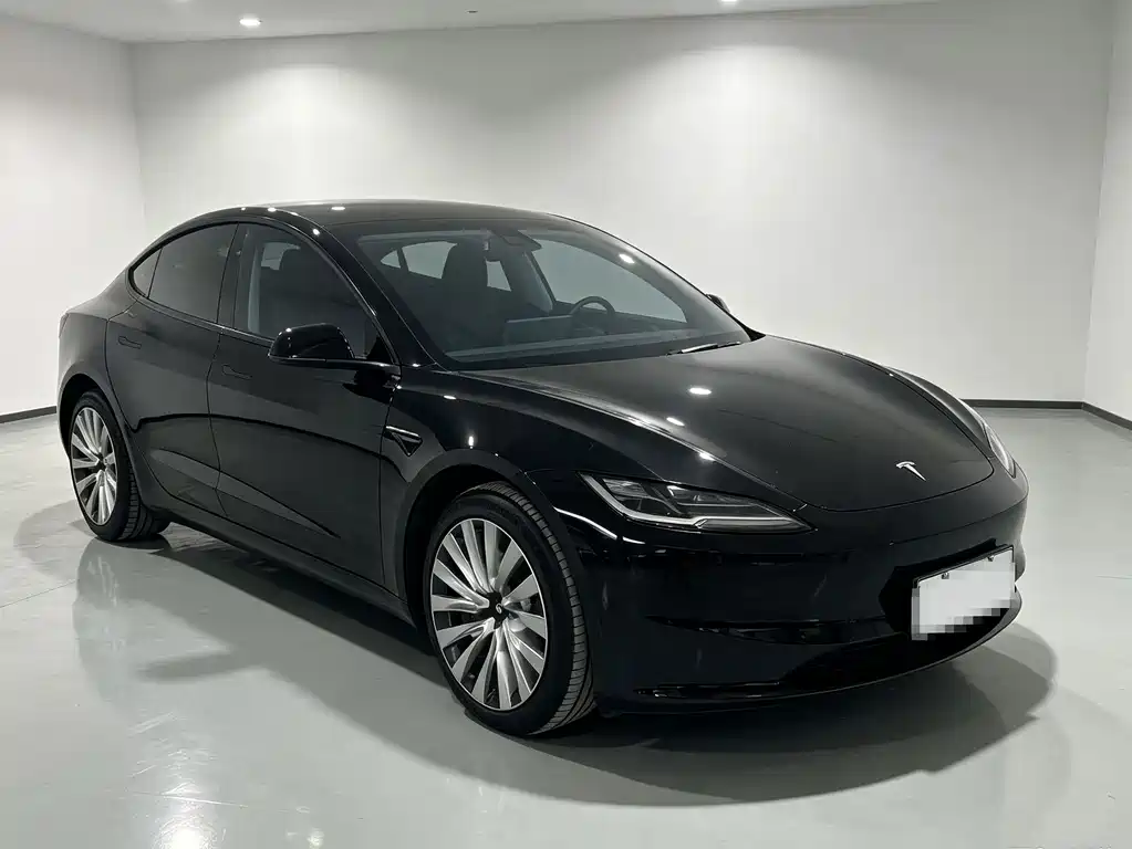 Tesla Model 3 — миниатюра 3