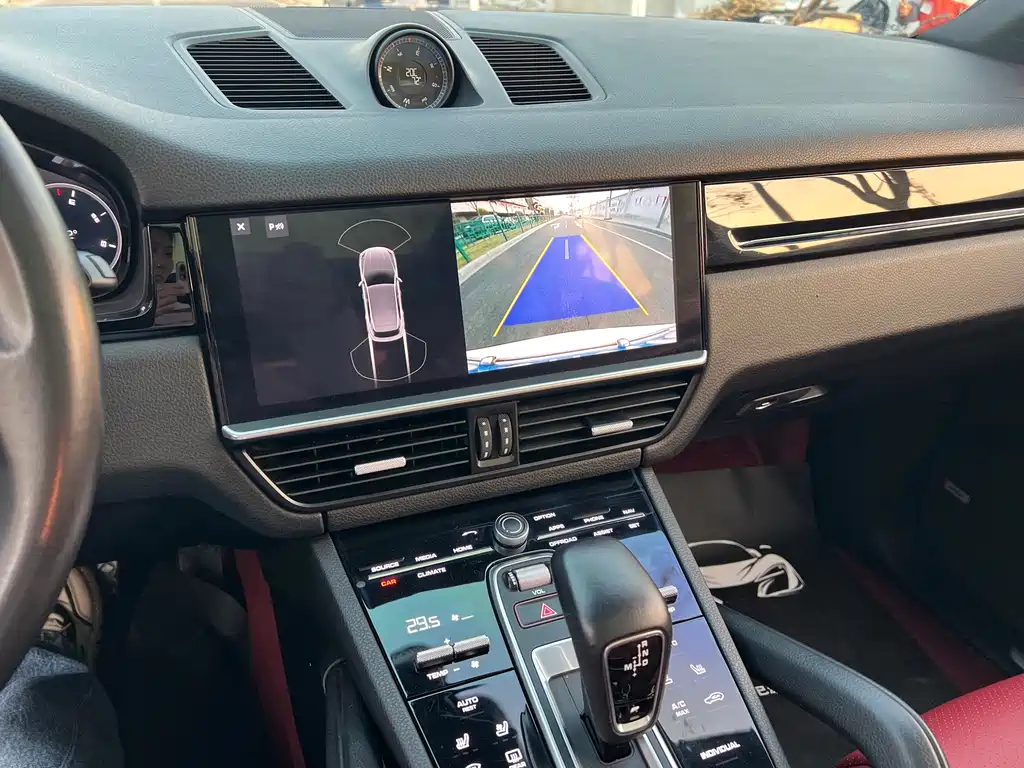 Porsche Cayenne — миниатюра 9