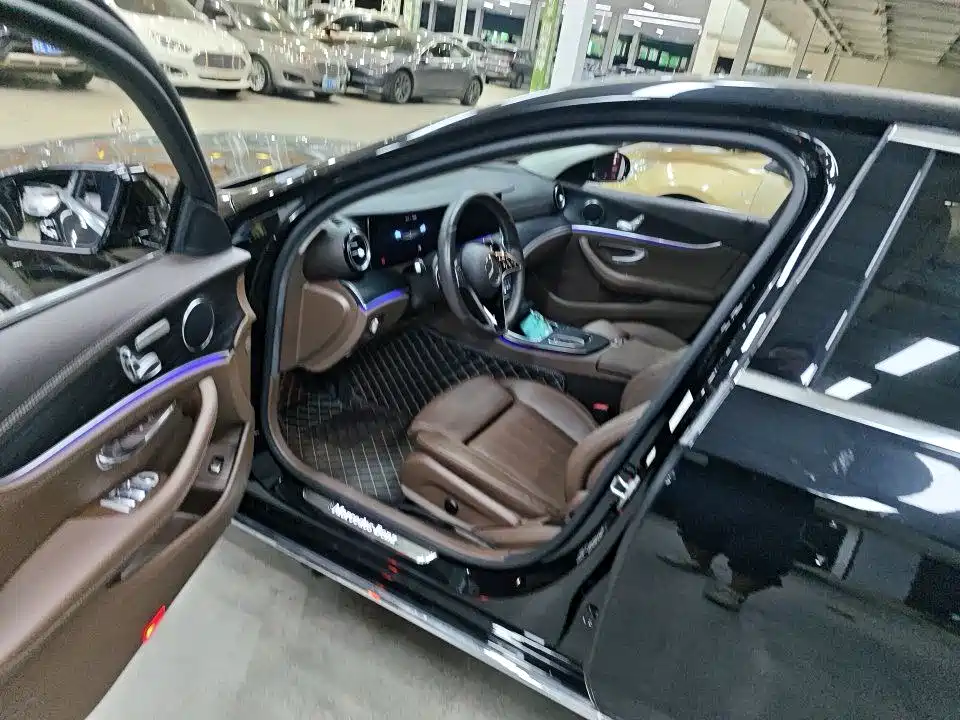 Mercedes-Benz E-Class — миниатюра 9
