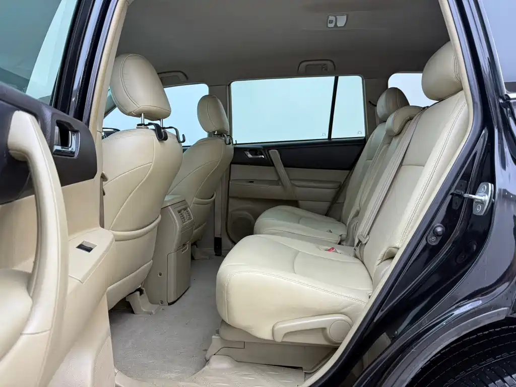 Toyota Highlander 2013 2.7L 5 мест
