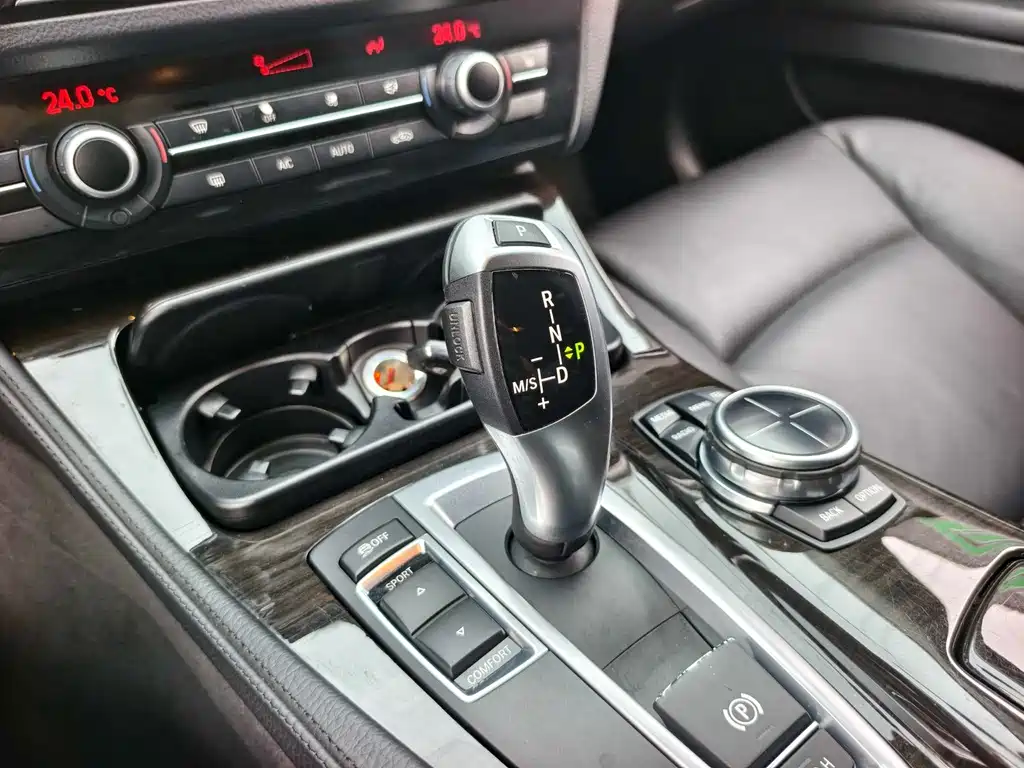 BMW 5 Series — миниатюра 9