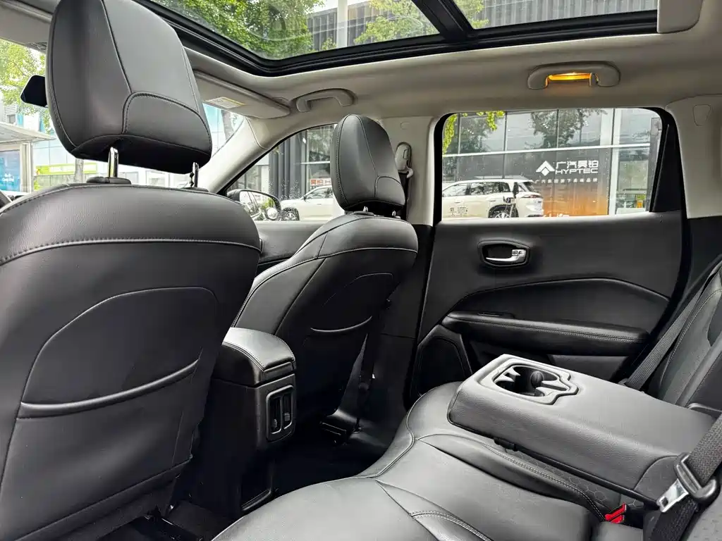 Jeep Compass — миниатюра 6