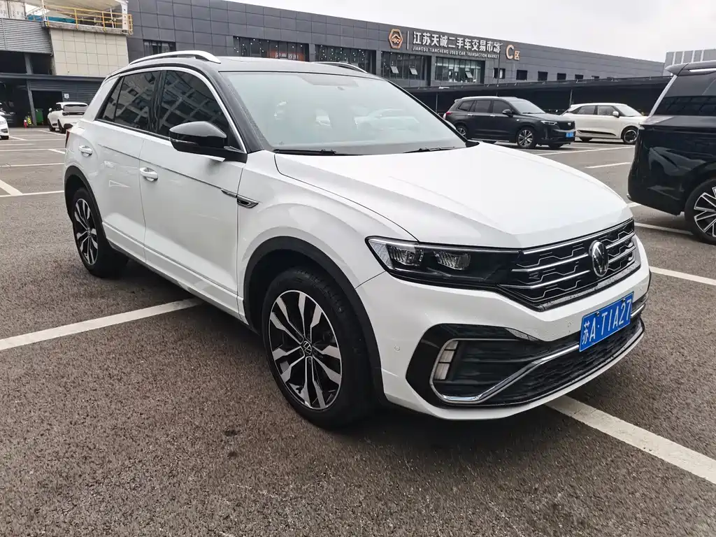 Volkswagen T-Roc — миниатюра 2