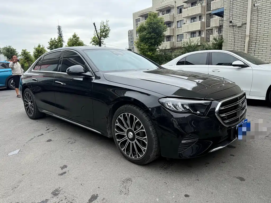 Mercedes-Benz E-Class — миниатюра 2