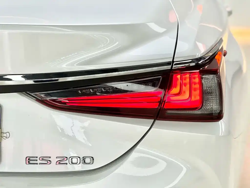 Lexus ES — миниатюра 18