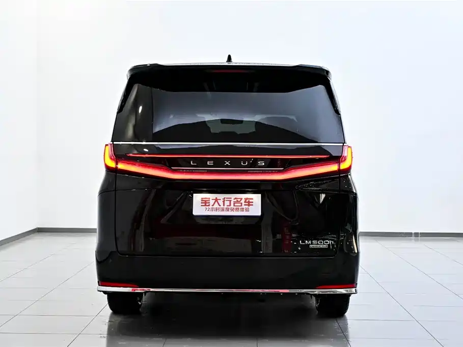 LEXUS LM