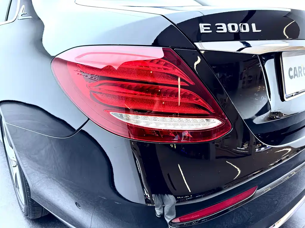 Mercedes-Benz E-Class — миниатюра 9