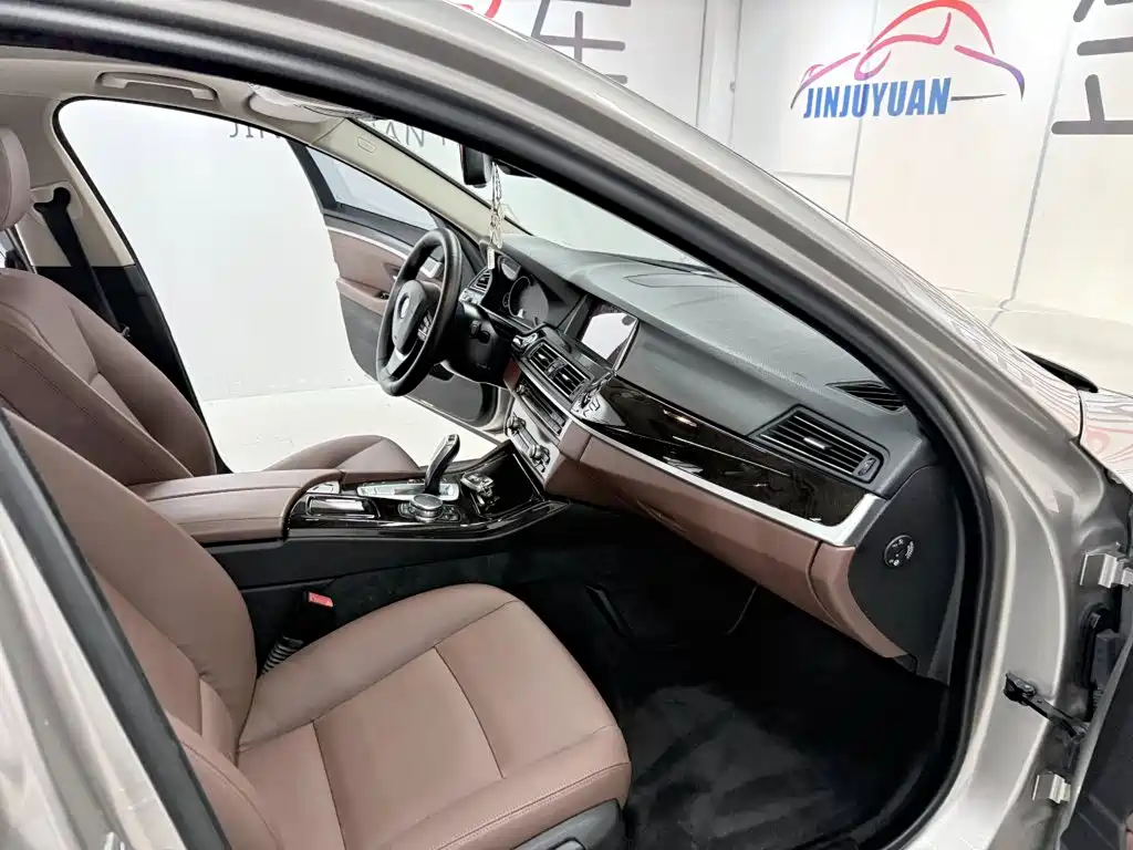 BMW 5 Series — миниатюра 17