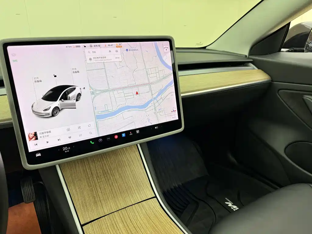 Tesla Model 3 — миниатюра 10