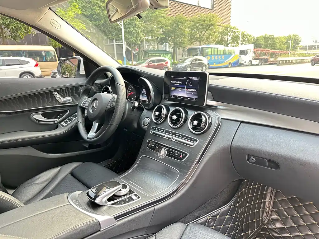 Mercedes-Benz C-Class — миниатюра 11