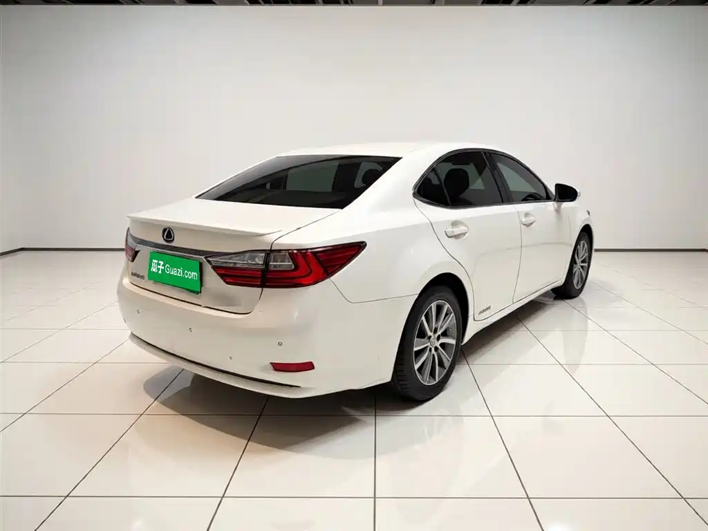 Lexus ES 2015 300h Comfort
