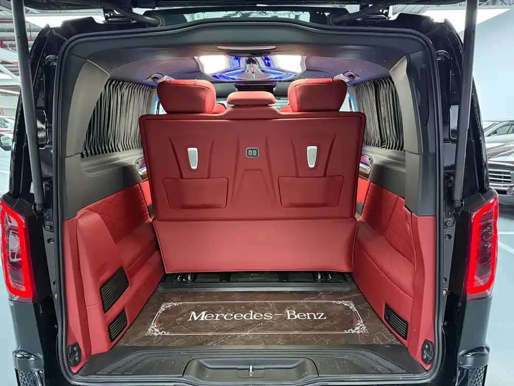 Mercedes-Benz Vito 2021 2.0T Elite 7 мест