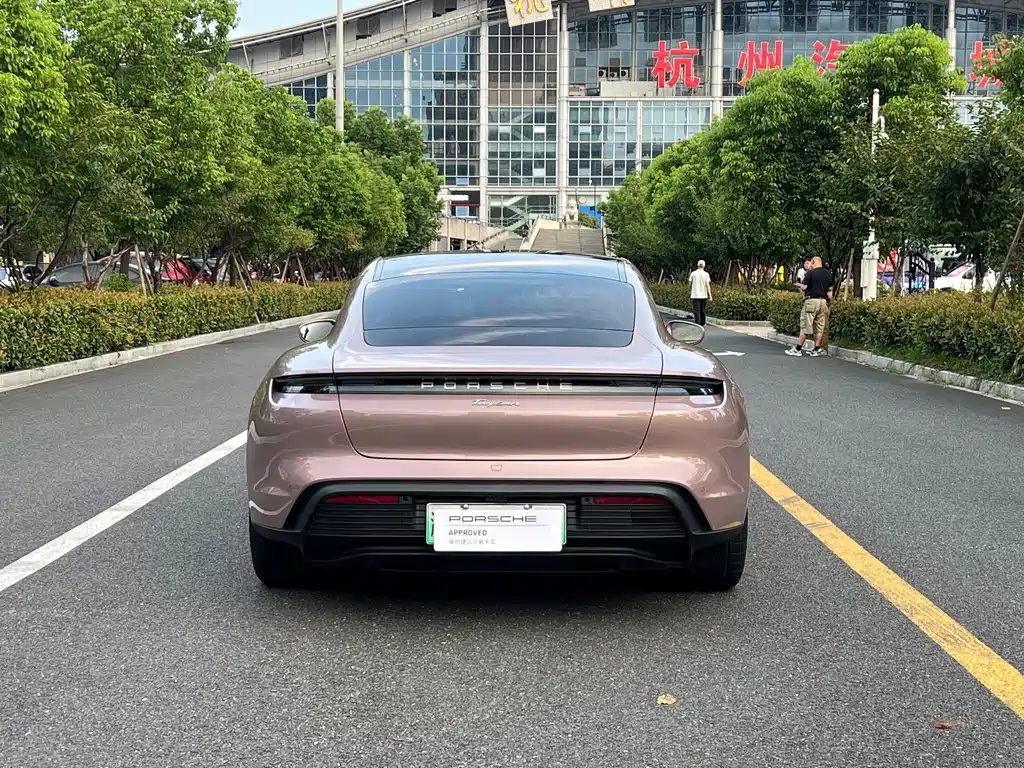 Porsche Taycan — миниатюра 12