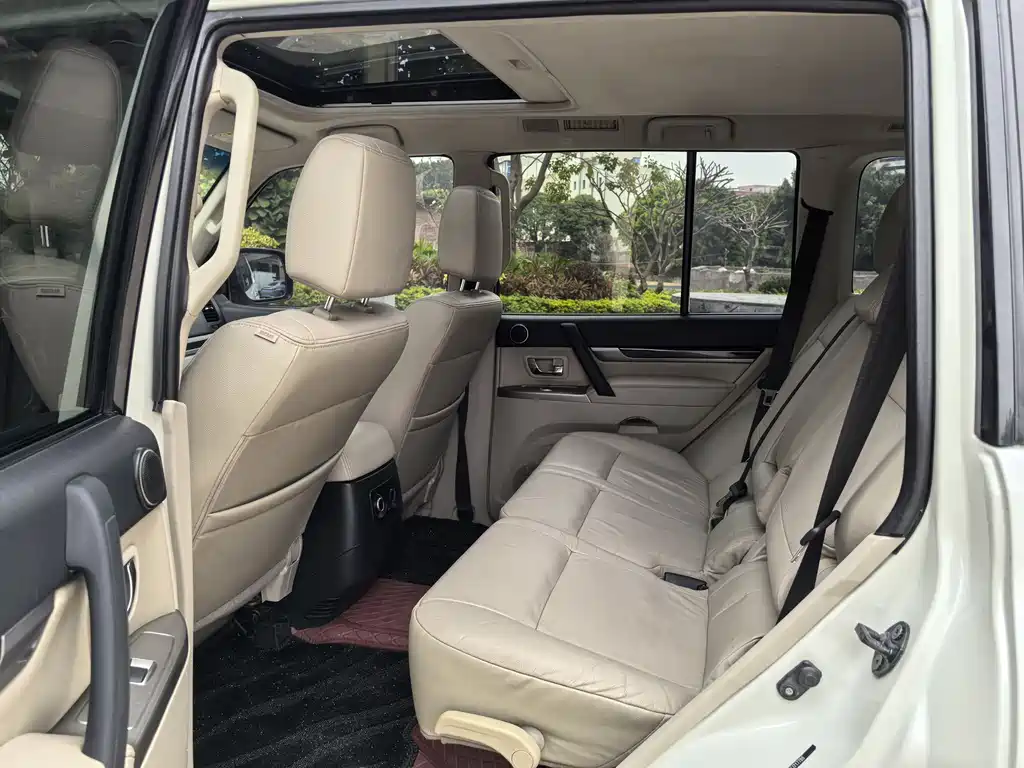 Mitsubishi V97 2018 3.8L