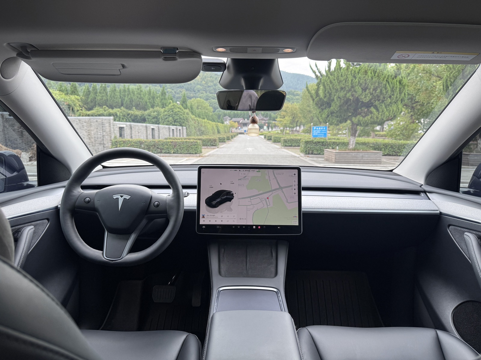 Tesla Model Y — миниатюра 11