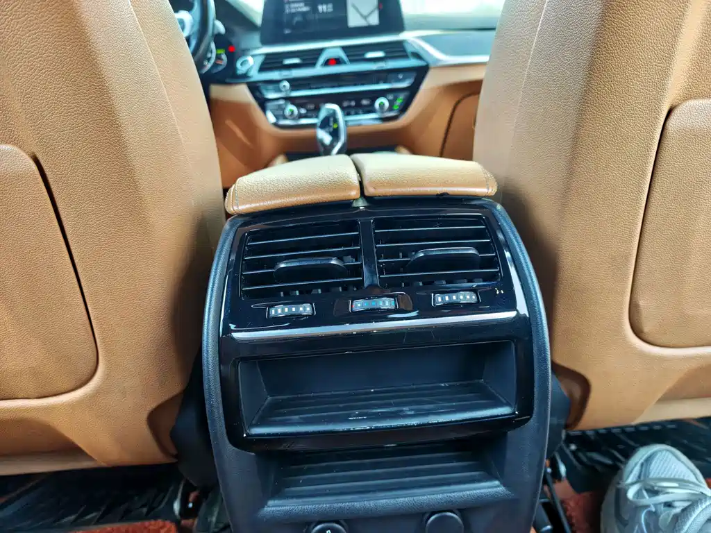 BMW 5 Series — миниатюра 9