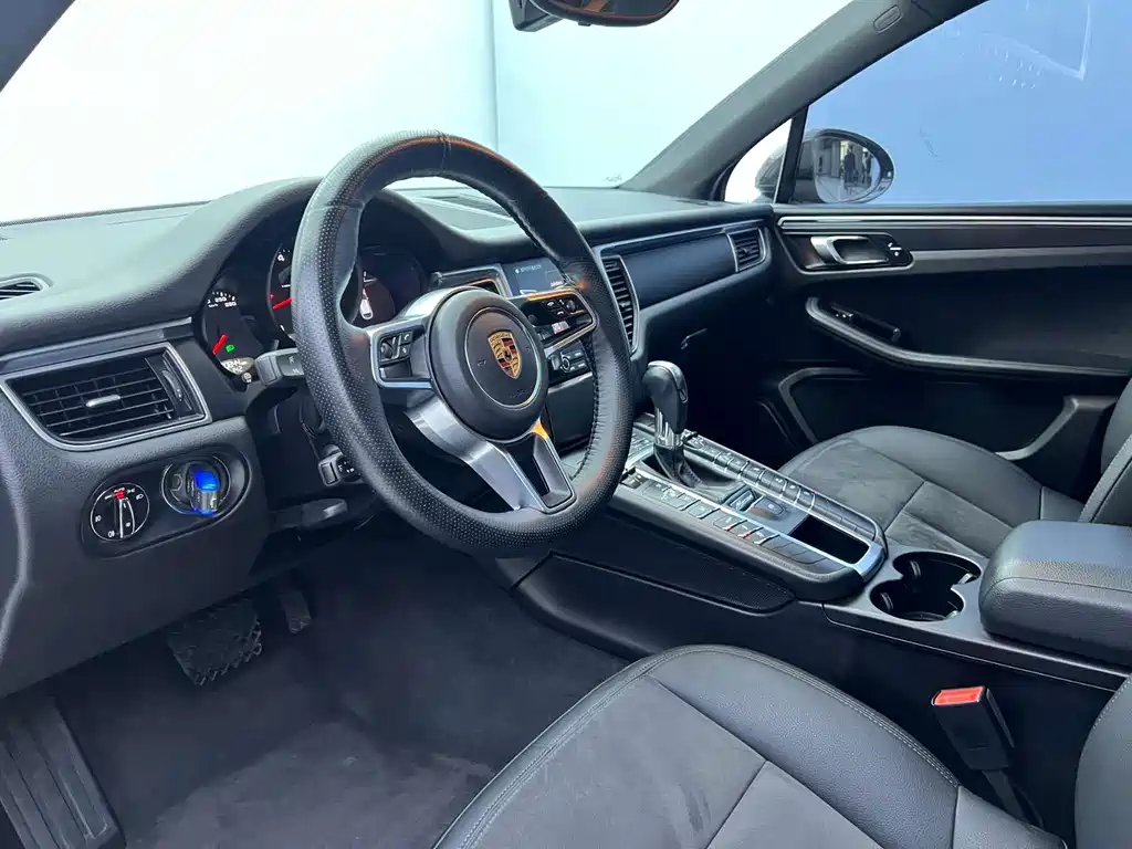 Porsche Macan — миниатюра 4