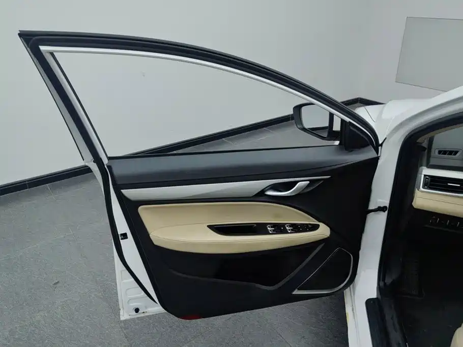 Geely Emgrand — миниатюра 7