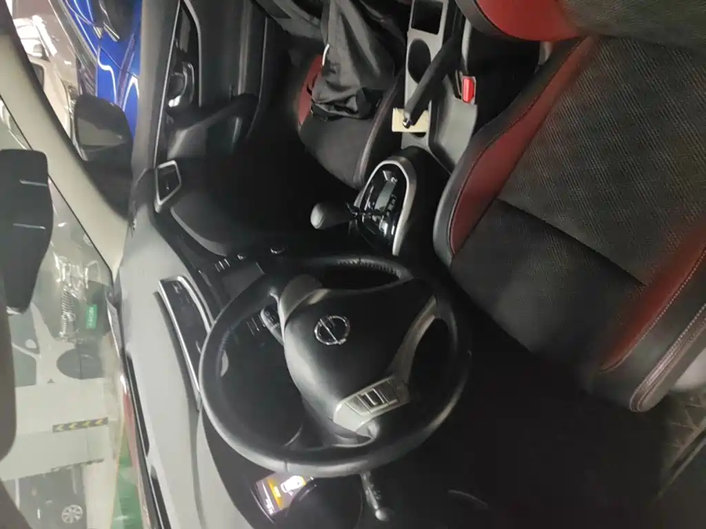 Nissan Qashqai — миниатюра 12