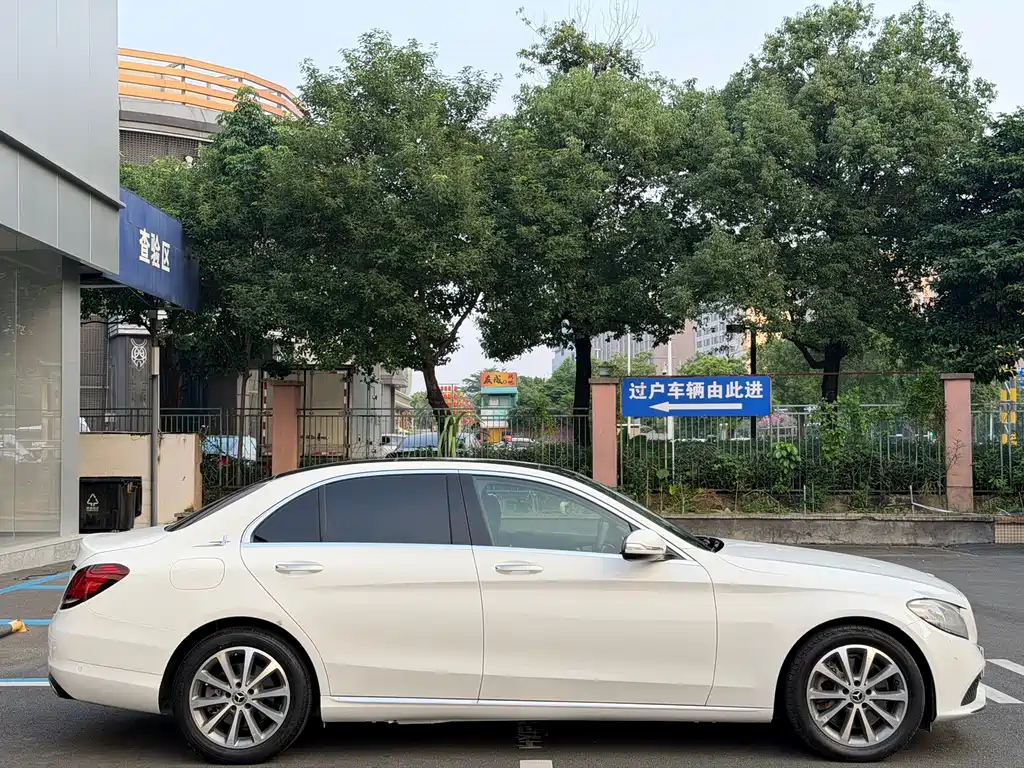 Mercedes-Benz C-Class — миниатюра 4