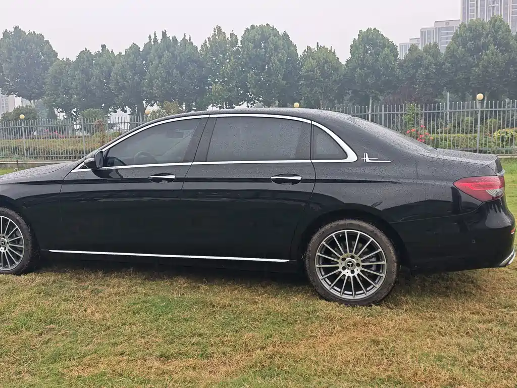 Mercedes-Benz E-Class — миниатюра 6