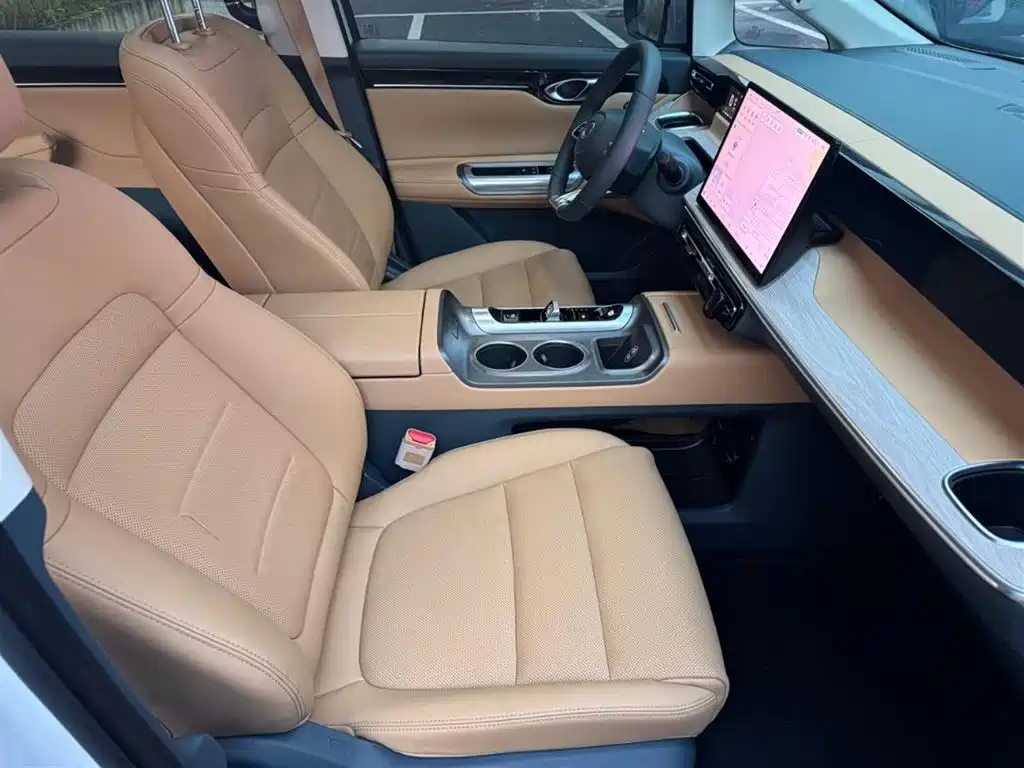 GAC Motor Trumpchi E8 PHEV — миниатюра 12