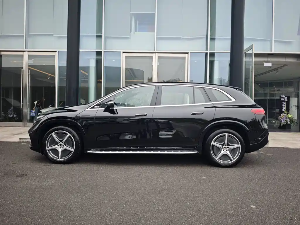 Mercedes-Benz EQS SUV — миниатюра 8