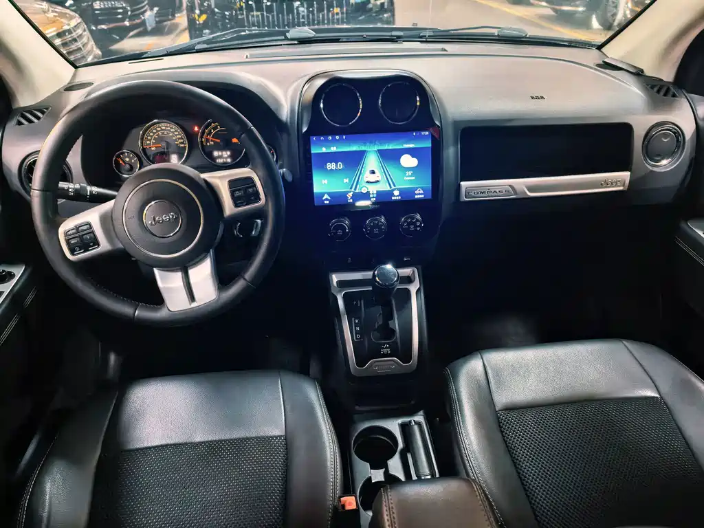 Jeep Compass (Import) — миниатюра 5