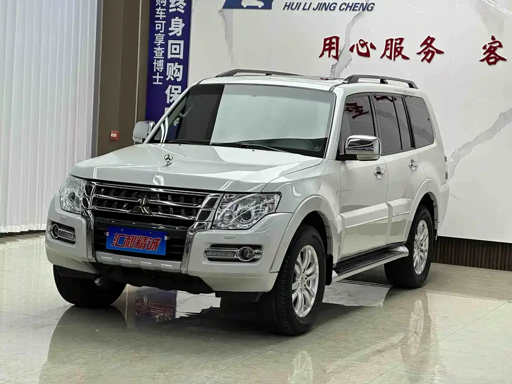 Mitsubishi Pajero (Import) 2019