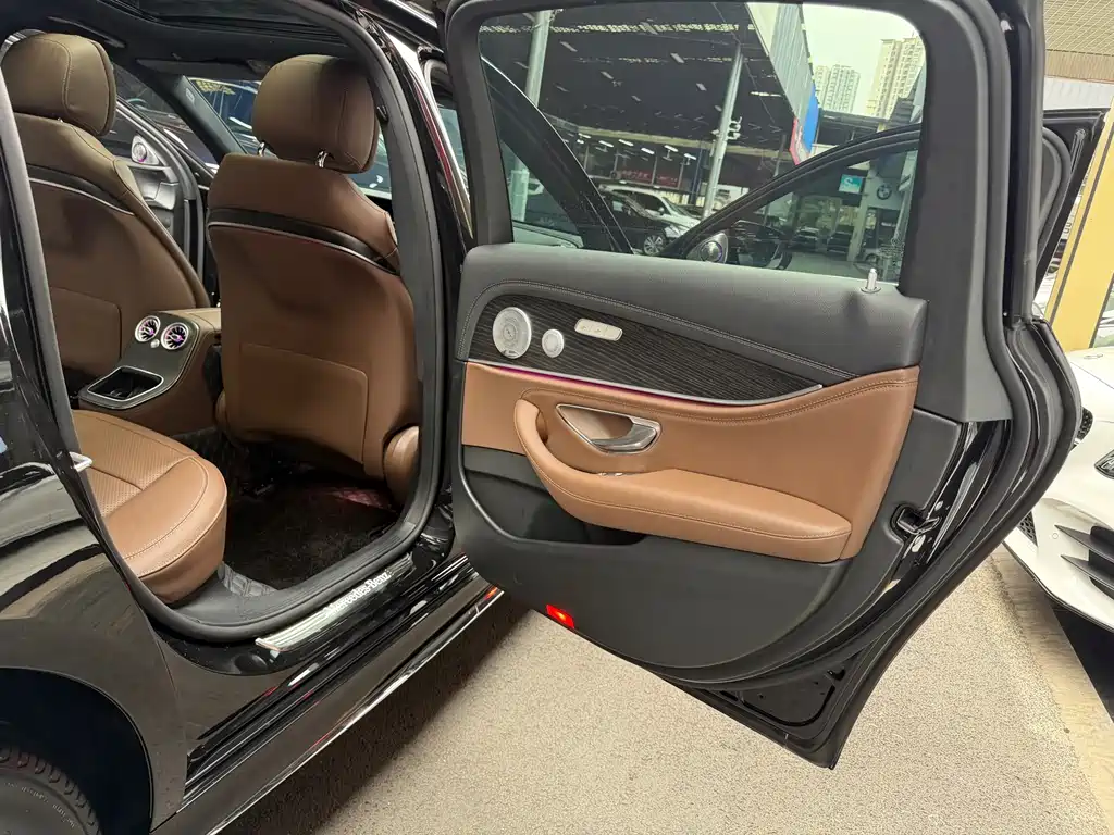 Mercedes-Benz E-Class — миниатюра 20
