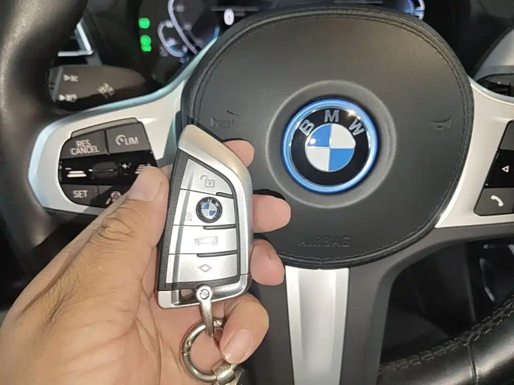 BMW iX3 — миниатюра 9