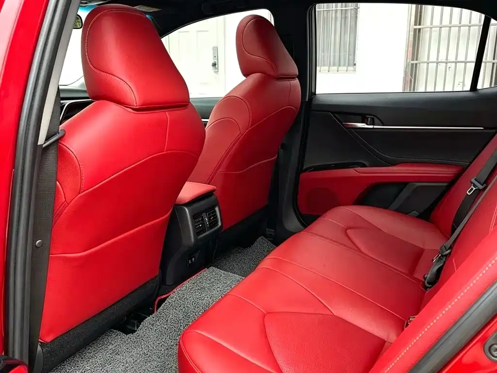 Toyota Camry — миниатюра 8