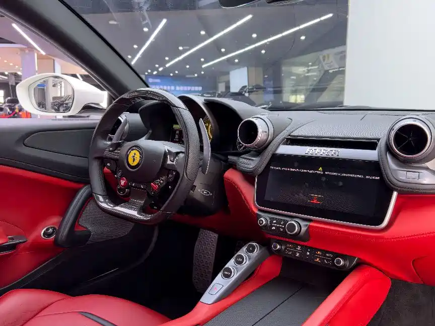 Ferrari GTC4Lusso — миниатюра 14