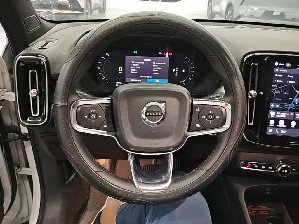 Volvo XC40 — миниатюра 11