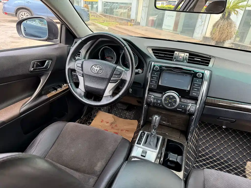 Toyota Reiz — миниатюра 5