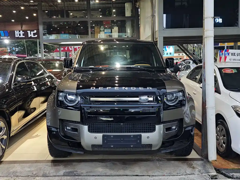Land Rover Defender 2021