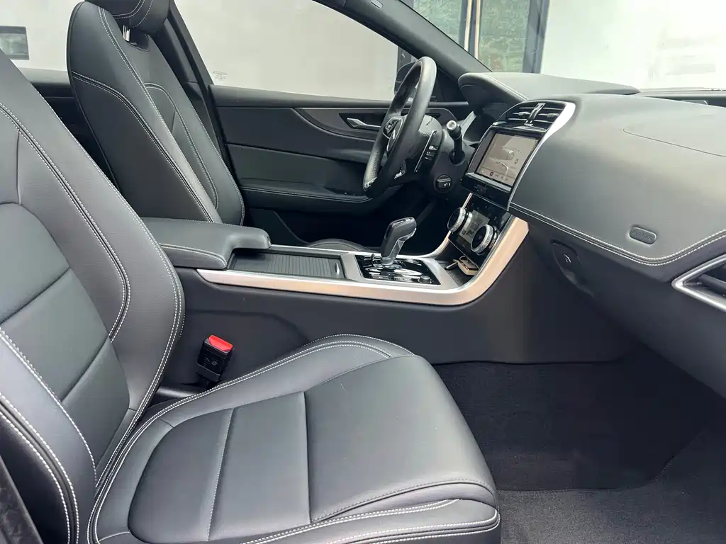 Jaguar XEL — миниатюра 6