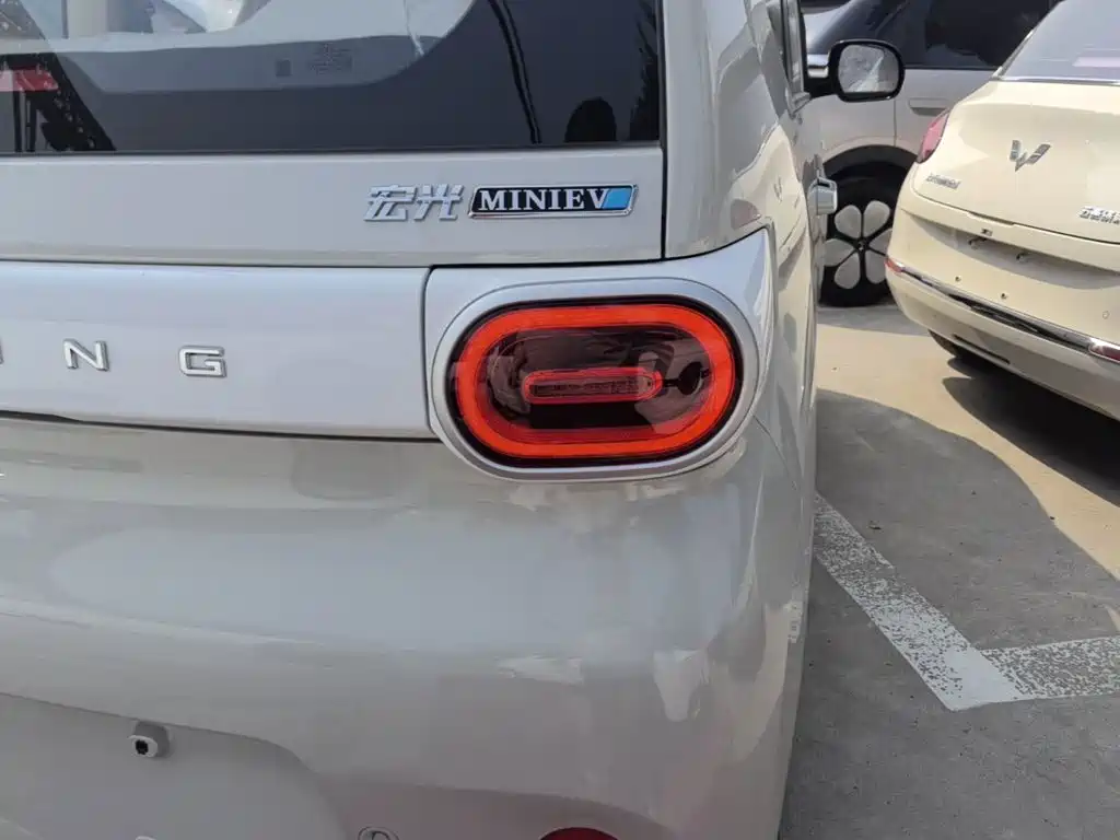 Wuling MINIEV — миниатюра 8