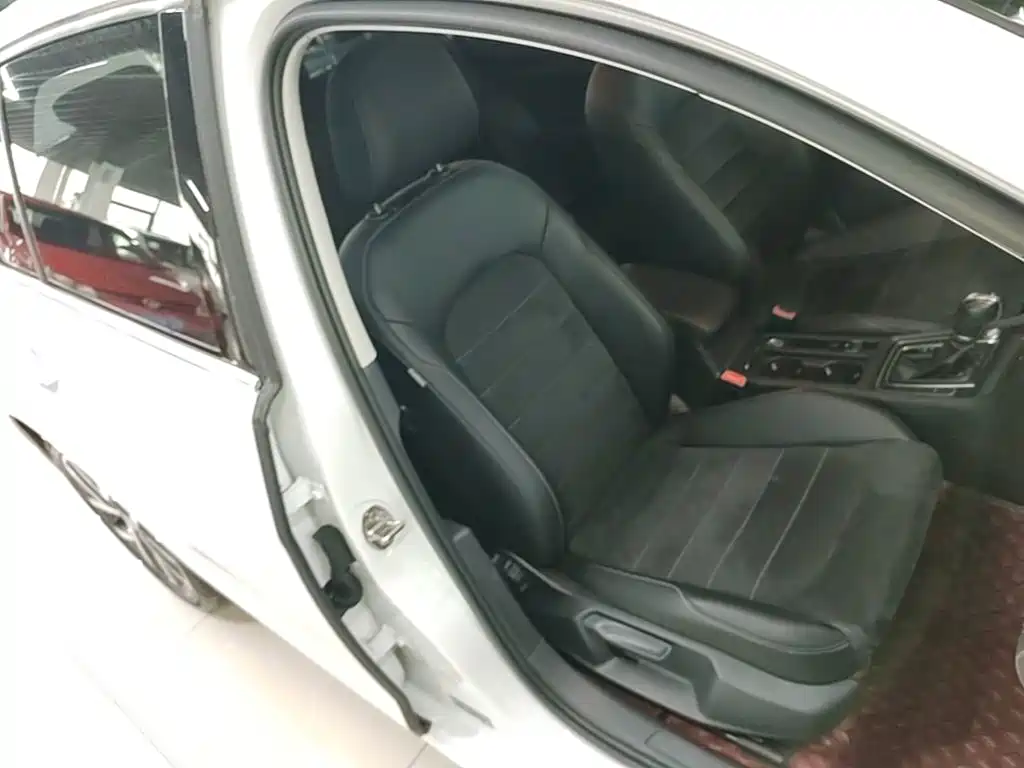Volkswagen Golf — миниатюра 25